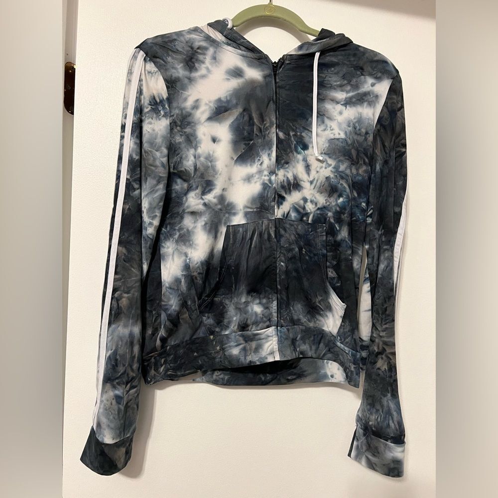 Zip up jacket/athletic wear - size XL - fits more like a medium